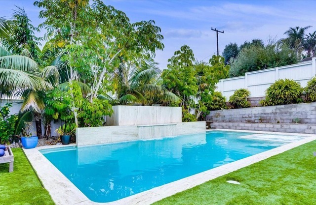 Beach Pool House Retreat