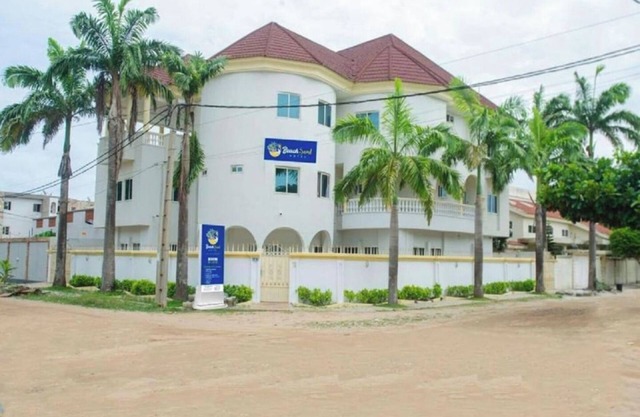 Beach Sand Hotel & Resort, Cotonou Deluxe Room 5