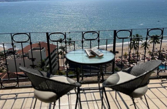 Beachfront condohotel floor 14th.