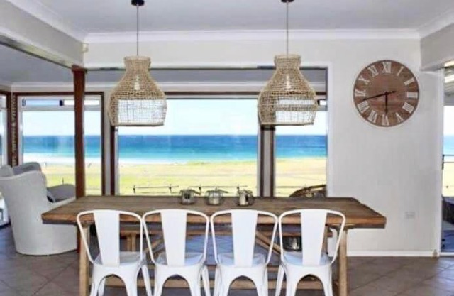 Beachfront Holiday Home with Late checkout
