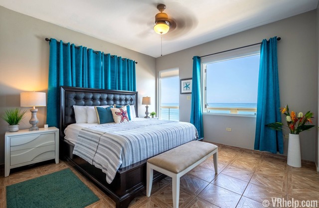 ★ Beachfront ★ Infinity Pool ★ Gated Parking★ Bedroom AC ★ Free Laundry & WiFi ★
