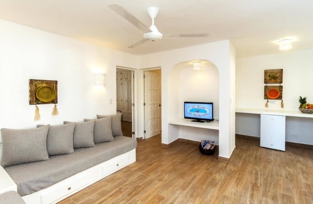 BEACHFRONT PREMIUM 1BR SUITE Ground Floor - Los Corales Beach Village #21