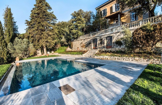 Beautiful private villa for 14 people with A/C, private pool, WIFI, TV, patio and pets allowed