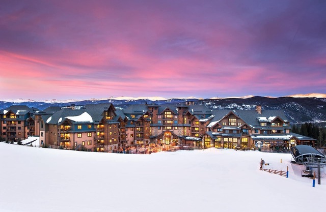 Beautiful 1 Bedroom Suite Sleeps 4 Available Presidents Week!