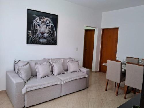 Beautiful 2 bedroom, 1 bathroom apto with garage