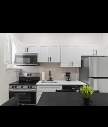 Beautiful 2 bedroom 1 bath unit 2