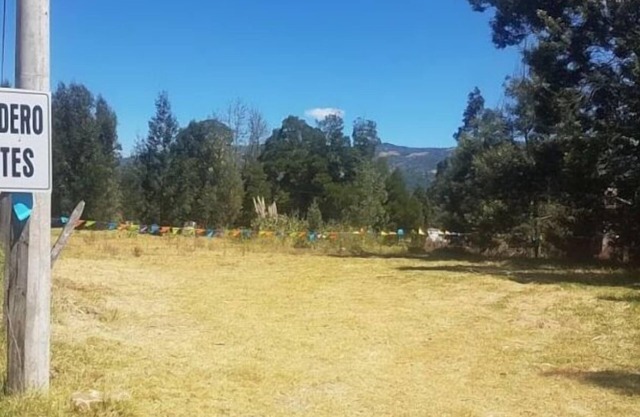 Beautiful adobe house in the countryside via a laguna de tota