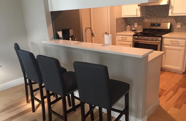 Beautiful and cozy home, only 2 miles to downtown, and 22 min to COTA