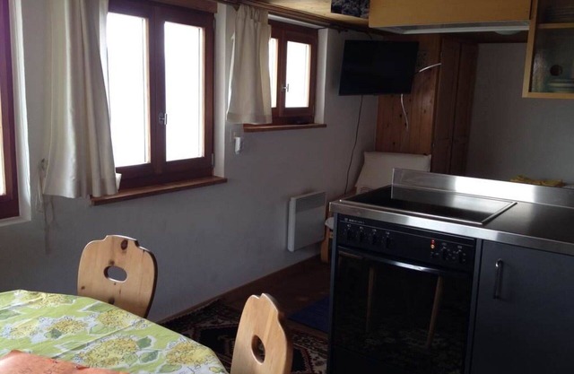 Beautiful apartment for 3 guests with WIFI, TV, balcony and pets allowed