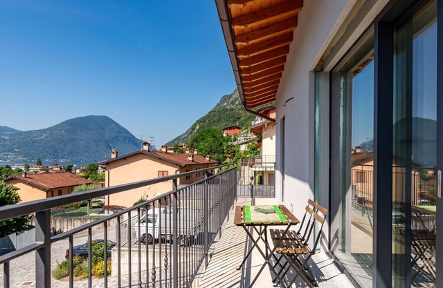 Beautiful apartment for 5 guests with A/C, WIFI, TV and balcony