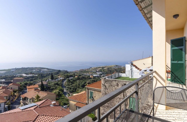 Beautiful apartment for 6 guests with A/C, WIFI, balcony and pets allowed
