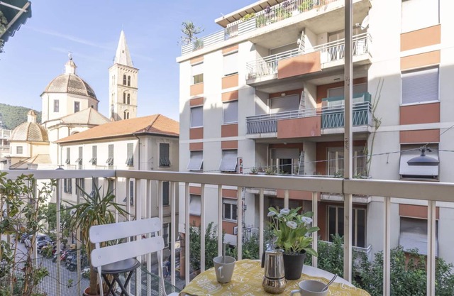 Beautiful apartment for 6 guests with WIFI, A/C, TV, balcony, pets allowed and parking