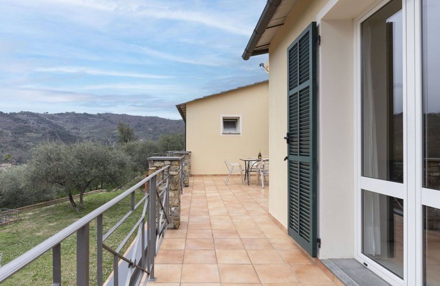 Beautiful apartment in villa for 4 guests with A/C, WIFI, patio and pets allowed