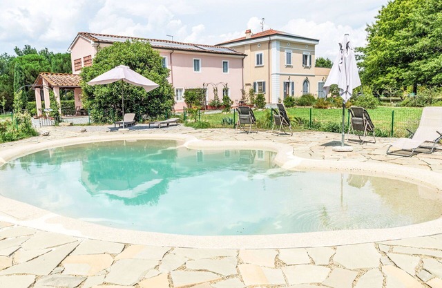 Beautiful apartment for 4 guests with WIFI, A/C, pool, patio and pets allowed