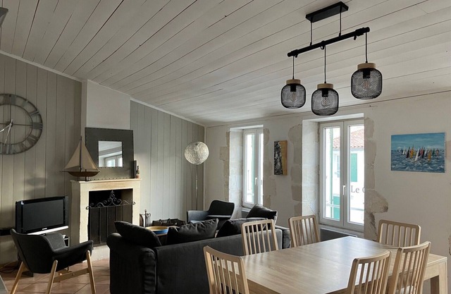 Beautiful apartment with terrace near beaches, shops.