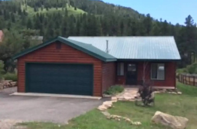 Beautiful cabin-style house, nestled conveniently between Durango and Pagosa!