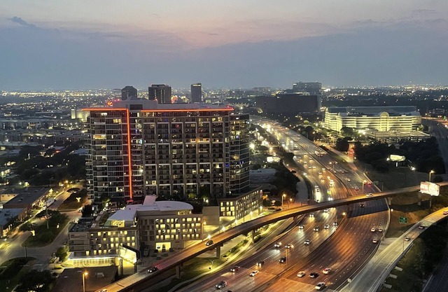 Beautiful Condo In The Middle Of Uptown Dallas With City View