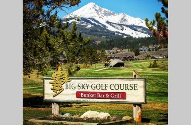 Beautiful Golf & Ski Chalet ~ Indoor Heated Pool, Hot Tub, Sauna, & Fireplaces!!
