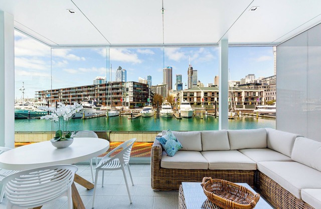 Beautiful harbour view apartment by Zodiak Stays