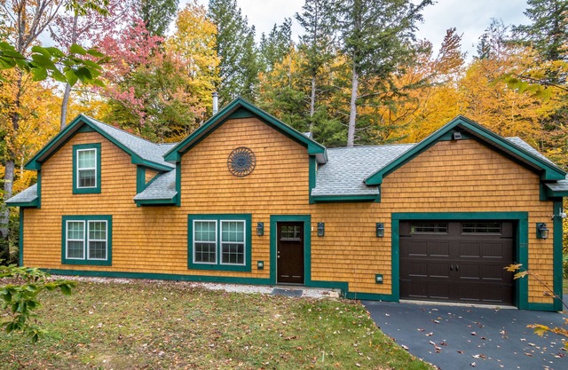 Beautiful home, 3 bed/3 bath. located near Storyland, N.Conway. Dog friendly.