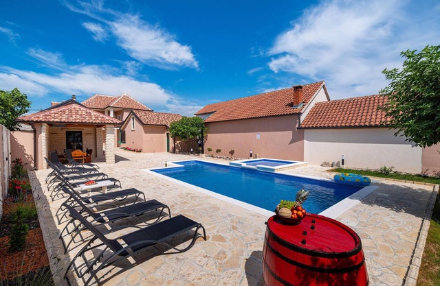 Beautiful home in Benkovac with sauna