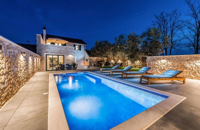 Beautiful home in Poljaci
