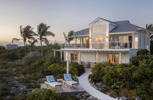 Beautiful ocean front villa in heart of Providenciales