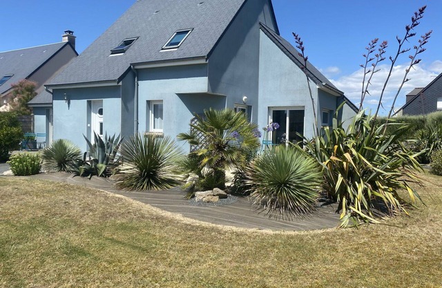 Beautiful private villa for 6 guests with WIFI, TV, terrace and pets allowed