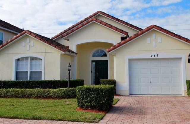 Beautiful Pool Home with Spa minutes from Disney!
