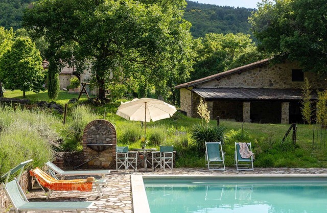 Beautiful private villa for 16 people with private pool, WIFI