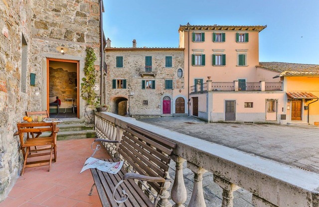 Beautiful private villa for 4 guests with A/C, WIFI, patio and pets allowed, close to Arezzo