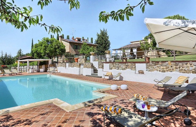 Beautiful private villa for 14 people with private pool, A/C, WIFI, TV, terrace and panoramic view