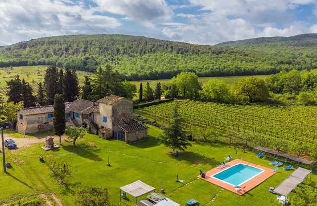 Beautiful private villa with WIFI, private pool, TV, patio, pets allowed and panoramic view