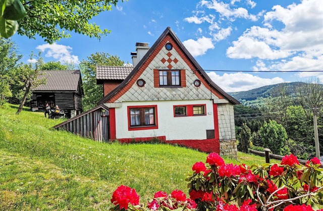 Beautiful private villa for 9 people with WIFI, TV and terrace