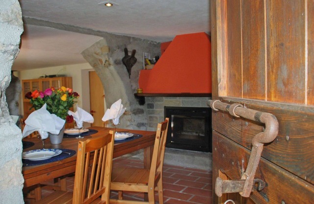 Beautiful private villa for 5 people with WIFI, TV, patio, pets allowed and panoramic view
