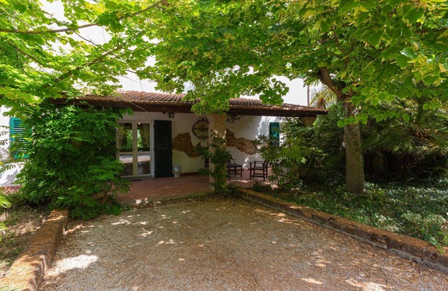 Beautiful private villa for 10 people with WIFI, private pool, TV, terrace and pets allowed