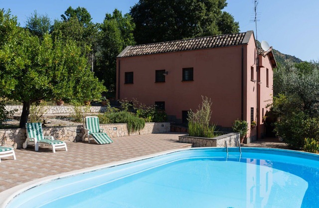 Beautiful private villa for 8 guests with private pool, WIFI, TV and patio