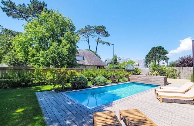 Beautiful private villa for 10 people with WIFI, private pool and TV