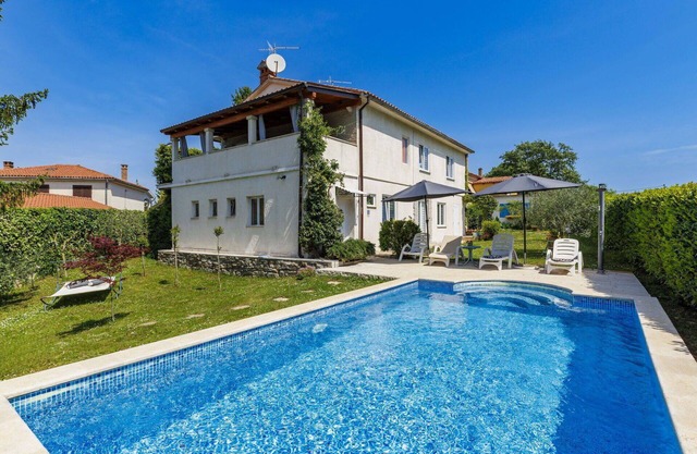 Beautiful private villa for 8 guests with WIFI, A/C, private pool, TV, terrace and pets allowed