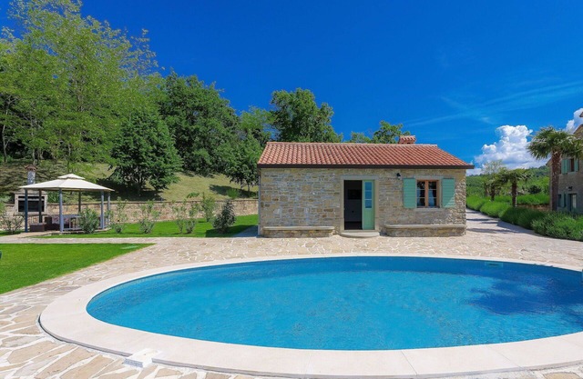 Beautiful private villa with WIFI, A/C, private pool, TV, patio, pets allowed and panoramic view