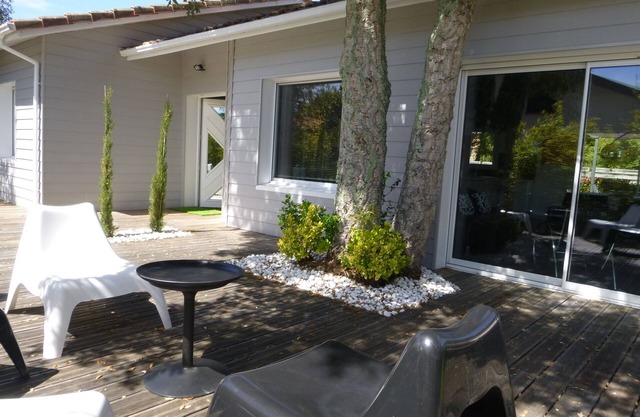 BEAUTIFUL QUIET AND LUMINOUS CONTEMPORARY VILLA, rated 4 STARS by CDT LANDES