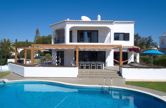 Beautiful, renovated villa for 12 people, 100 meters from the sea