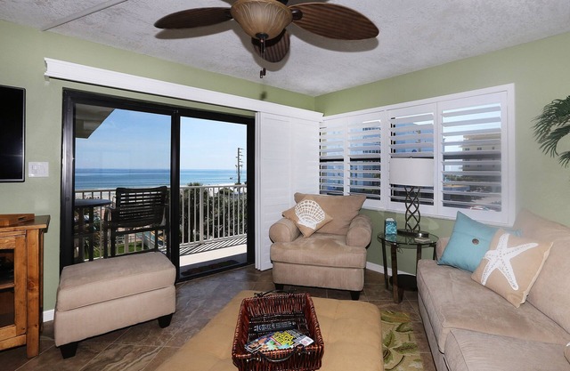 Beautiful Unit and Excellent Location - Directly on the Beach