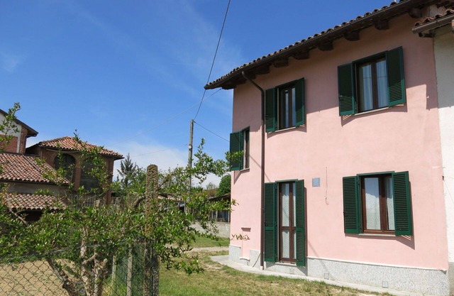 Beautiful villa for 5 guests with WIFI, TV and patio