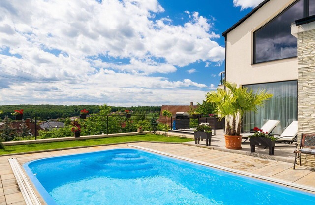 Beautiful villa for 4 guests with pool, WIFI, TV, balcony and panoramic view