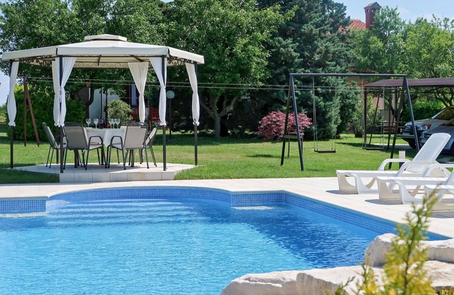 Beautiful villa for 6 guests with private pool, A/C, WIFI, TV and patio