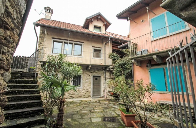 Beautiful villa for 6 guests with TV and patio
