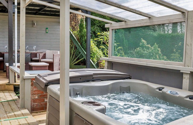 Beautiful villa for 2 people with WIFI, hot tub, TV and terrace
