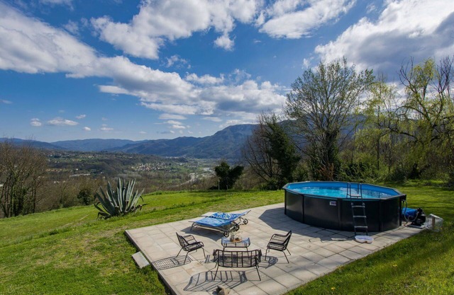 Beautiful villa for 4 guests with private pool, WIFI, TV, patio and pets allowed