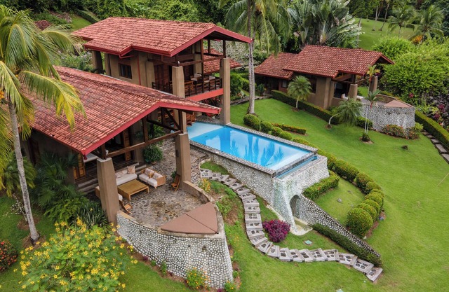 Beautiful Villa with Pool on Backwash Bay